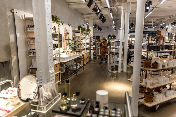 Fun London Shopping Tour - Carnaby Street: Fashion and Music Legends