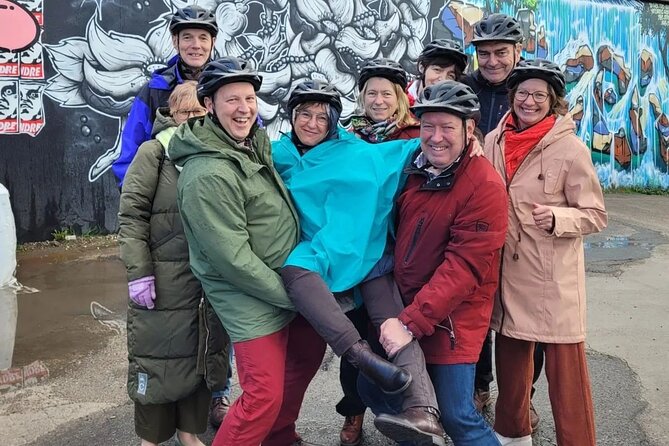 Fun Public Bike Tour in Glasgow - Visiting the Museums and Art Scenes