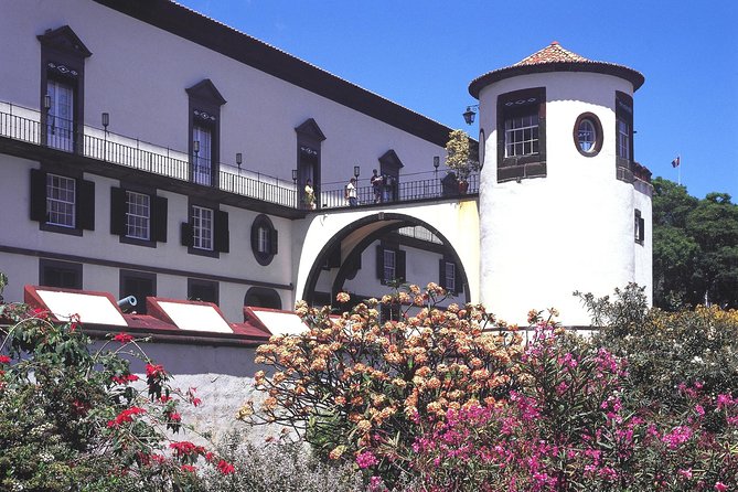 Funchal Hop-On Hop-Off Tour 3 in 1 - The Included Shuttle to Cabo Girão