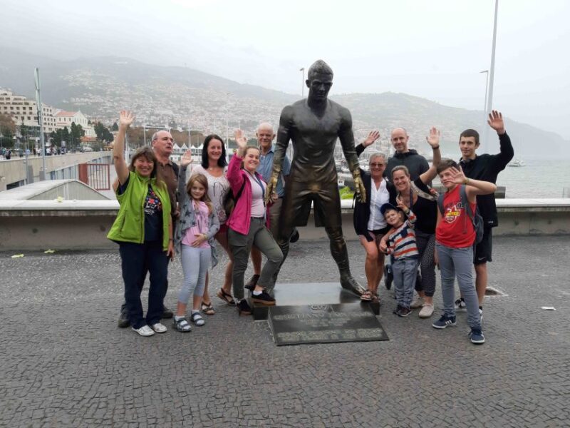 Funchal: Private Guided Walking Tour - See the Palace of São Lourenço and Marina from a Scenic Perspective