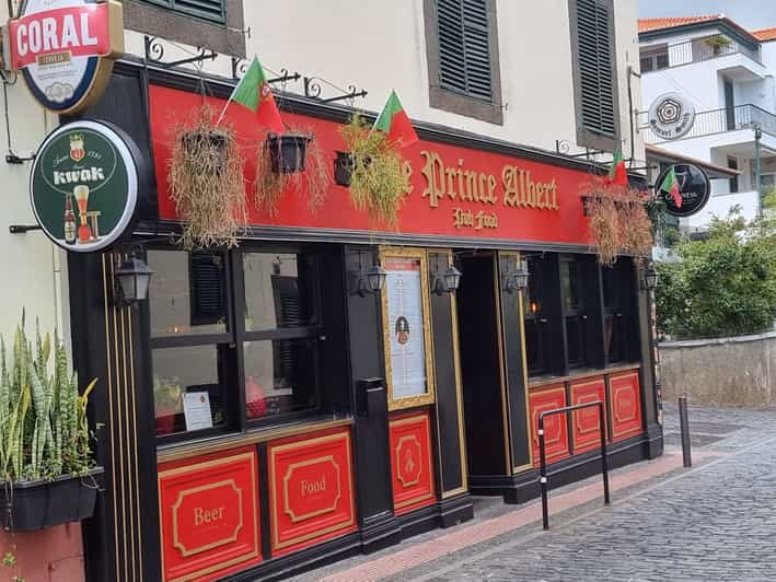 Funchal: Pub Crawl - Funchal: Pub Crawl – Discover the Best Bars with Local Guides