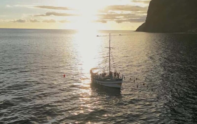 Funchal: Sunset Tour on Traditional Madeiran Boat w/ Drinks - Drinks and Refreshments on Board