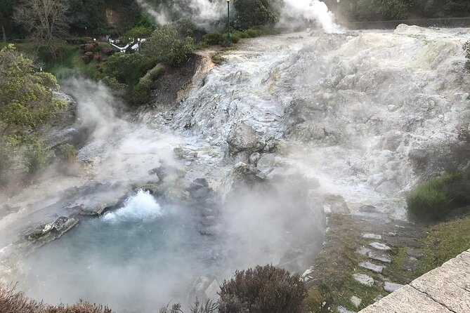 Furnas Evening Thermal Bath Small Group Tour with Dinner - Savoring Authentic Furnas Cuisine in a Cozy Restaurant