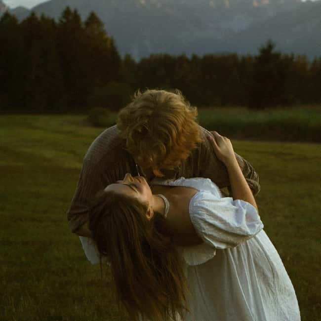 Füssen: Cinematic Photoshoot Couples, Solo & Groups - Logistics: Meeting Points and Flexibility