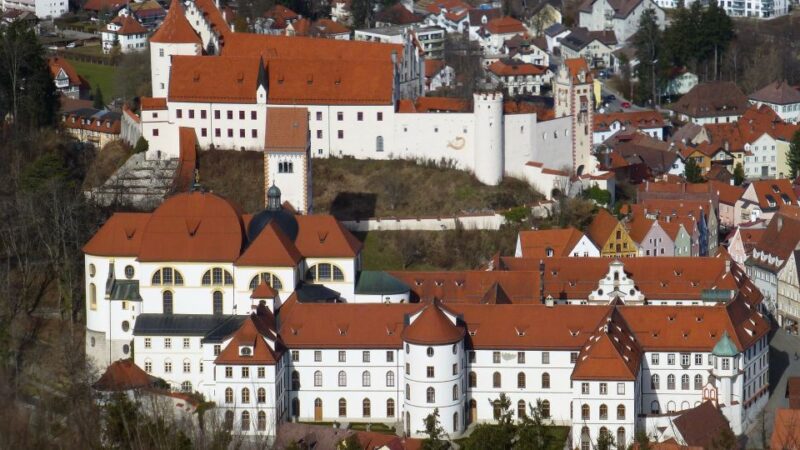 Füssen: Private Guided Walking Tour - Practical Details: Meeting Point and Group Size