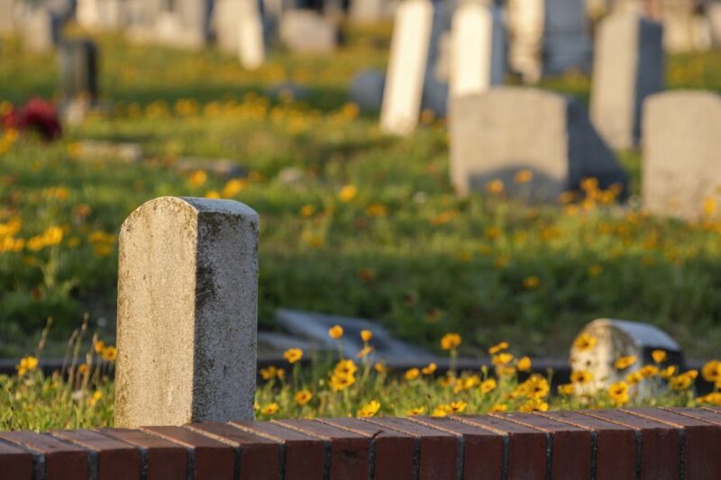 Galveston: Old City Cemetery Walking Tour with Local Guide - Explore Galveston’s Haunted History for $30