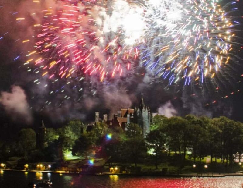 Gananoque: 1000 Islands Fireworks Cruise - Accessibility and Comfort on the Vessel