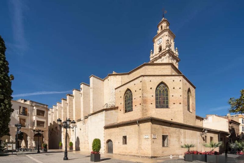 Gandía: Entrance to the Insigne Collegiate Church of Gandía - Key Points