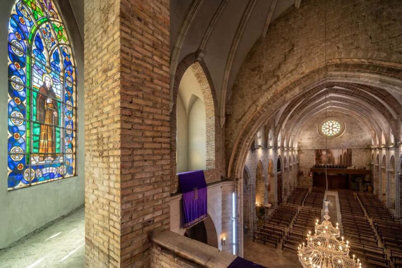 Gandía: Entrance to the Insigne Collegiate Church of Gandía - Inside the Gothic Architecture and Artistic Treasures