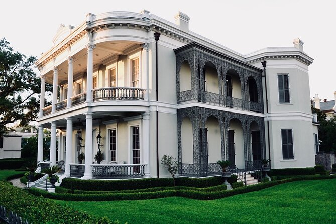 Garden District and Lafayette Cemetery Guided Walking Tour - Walking Through the Historic Neighborhood