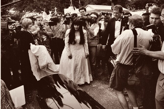 Garden District and Lafayette Cemetery Guided Walking Tour - Practical Details: Meeting Point and Group Size