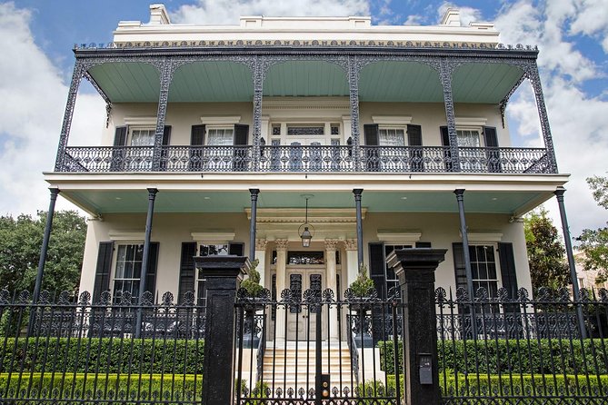 Garden District Walking Tour of New Orleans - The Historic Significance of Lafayette Cemetery No.1