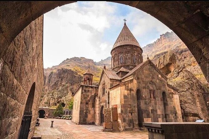 Garni, Geghard, Charent's Arch, Symphony of Stones & LavashBaking - The Leisurely Return to Yerevan