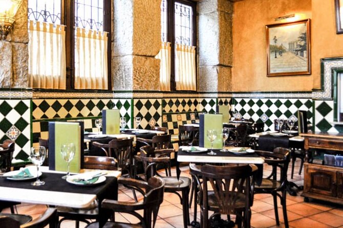 Gastronomic Tour: Discover the best Wines and Tapas of Madrid - Explore the Historic Plaza de la Villa