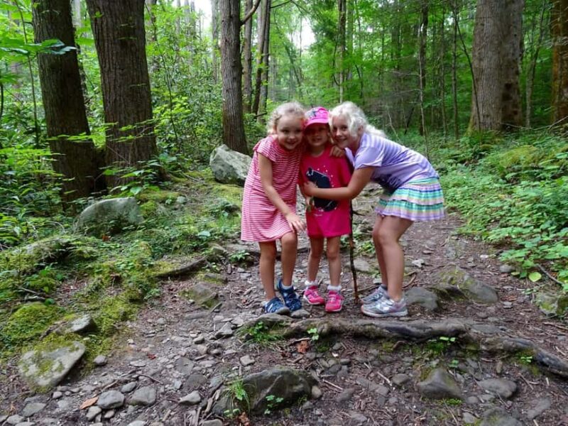 Gatlinburg: Adventure Hike and Craft for Kids - Explore the Smoky Mountains on a Family Hike with Black Bear Stories