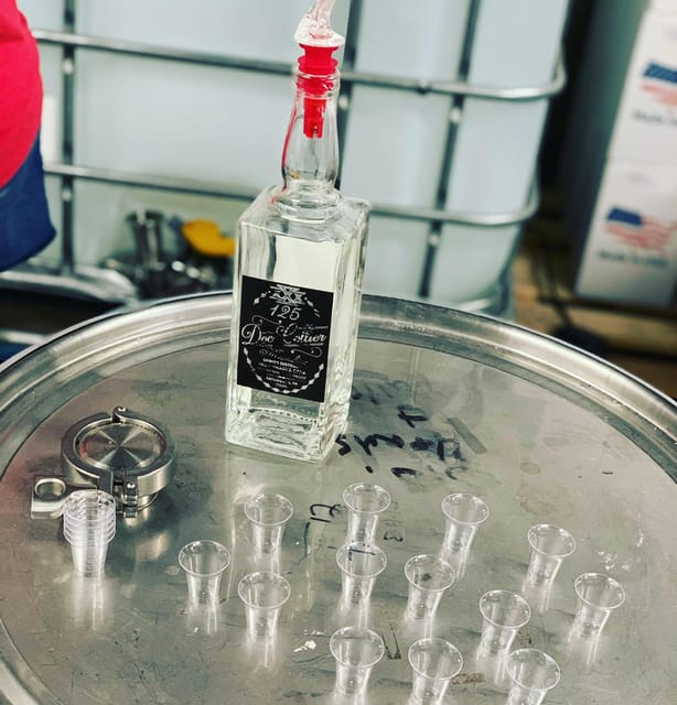 Gatlinburg: Wine and Moonshine Walking Tour with Tastings - Exploring the Distilleries: Behind-the-Scenes and Tastings