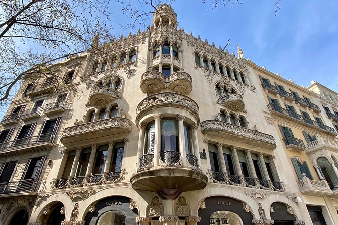Gaudí and Barcelona Legends Walking Tour - Practical Details and Group Experience