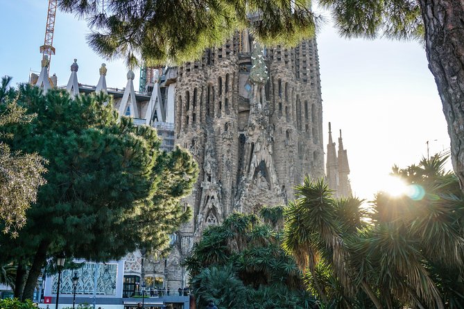 Gaudi and La Sagrada Familia Exterior Self-Guided Audio Tour - What the Tour Does Well: Value and Flexibility