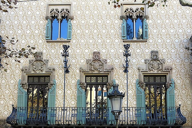Gaudí and Modernism - Private Walking Tour - Exploring Casa Malagrida and Its Artistic Details