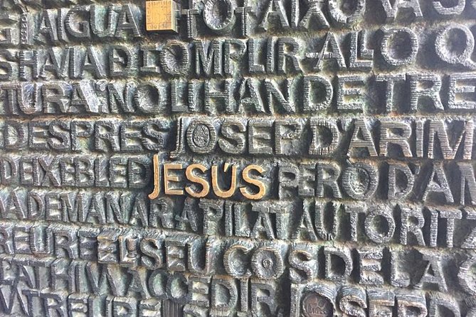 Gaudí Essential : Sagrada Familia Guided Tour - Cancellation Policy and Booking Considerations