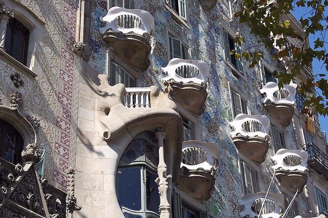 Gaudi Masterpiece: Casa Batlló with Expert Guide and STL Tickets - The Role of the Guide in Enhancing the Experience
