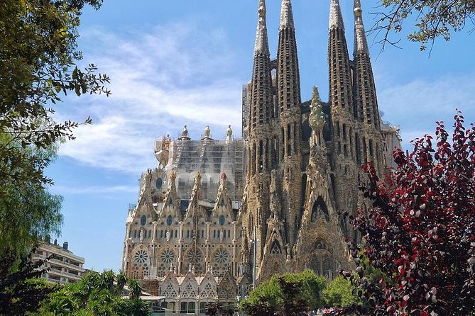 Gaudi Private Tour with Sagrada Familia & Park Guell in Barcelona - The Experience of Guides and Chauffeurs