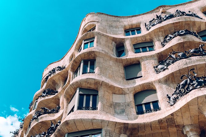 Gaudi's Casa Batlló and La Pedrera with Chocolate Tasting - Key Points