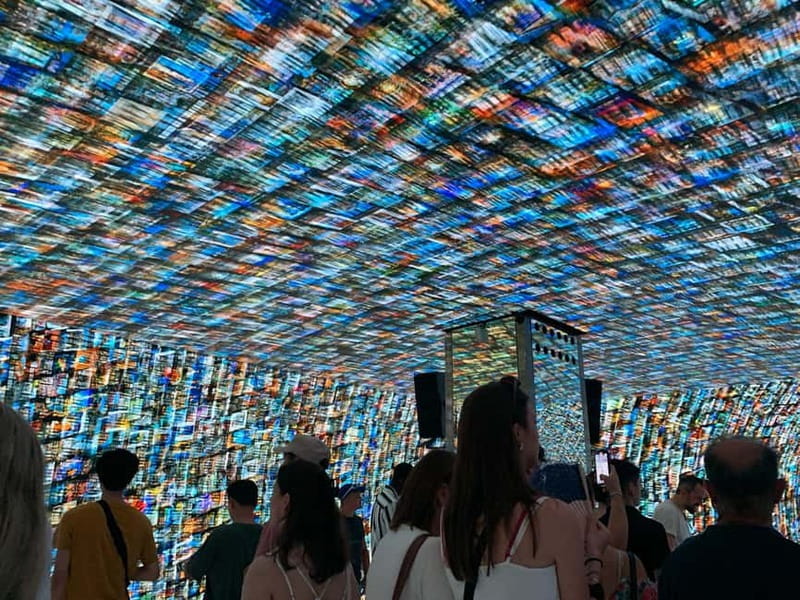 Gaudi's legacy.Exclusive tour to Park Güell & Casa Batlló - Authentic Local Transit to Casa Batlló along Passeig de Gracia