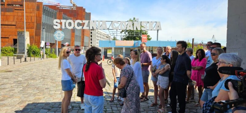 Gdansk: European Solidarity Centre Guided Tour - The Guides: Knowledgeable and Engaging