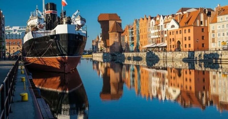 Gdansk : Highlights & Hidden gems Walking Tour - Strolling Down Mariacka Street’s Cobblestones
