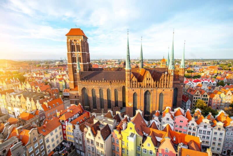 Gdansk: Luxury Old Town Walking Tour For Scandinavians - Key Points