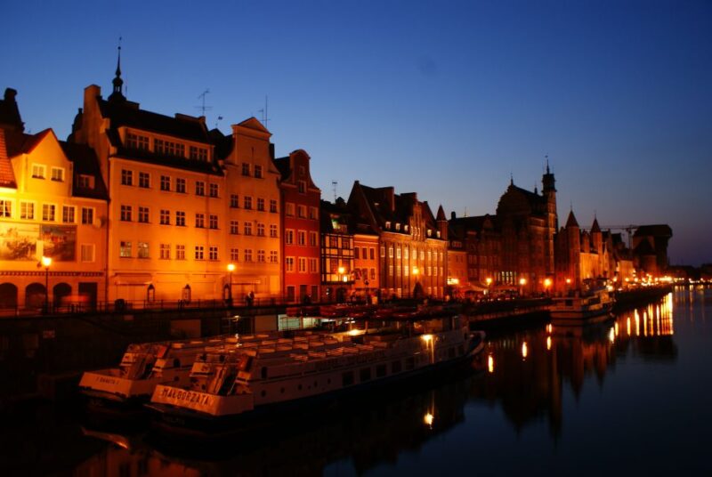 Gdansk: Luxury Old Town Walking Tour For Scandinavians - Logistic Details and Meeting Points