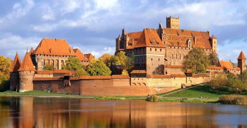 Gdansk: Malbork Castle & Westerplatte Tour with Local Lunch - Explore the Majesty of Malbork Castle and Westerplatte in One Day