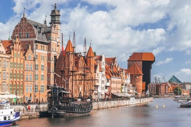 Gdansk : Must-See Attractions Walking Tour - The Historic Dlugi Targ Square and Architectural Landmarks