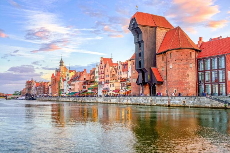 Gdansk Old Town 2-Hour Walking Tour - The Role of the Private Guide and Tour Flexibility
