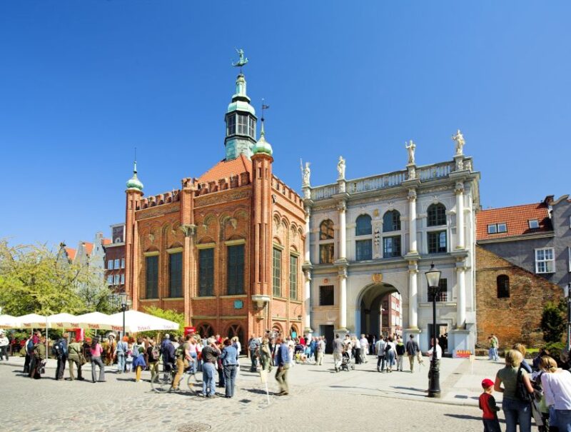 Gdansk Old Town Half-Day Private Walking Tour - Practicalities: Meeting Point, Language, and Booking