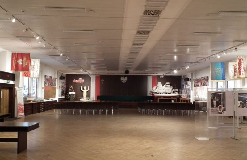 Gdansk: Private Communism Tour with Solidarity Center Museum - Considerations and Limitations