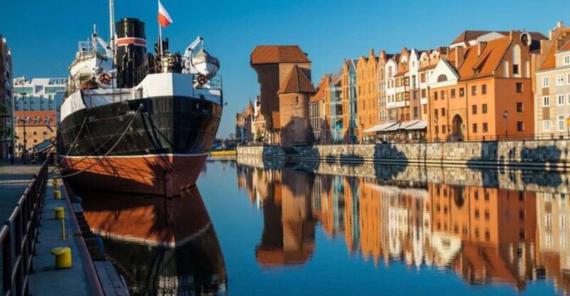 Gdansk: Private custom walking tour with a local guide - The Guides Approach and Knowledge Level