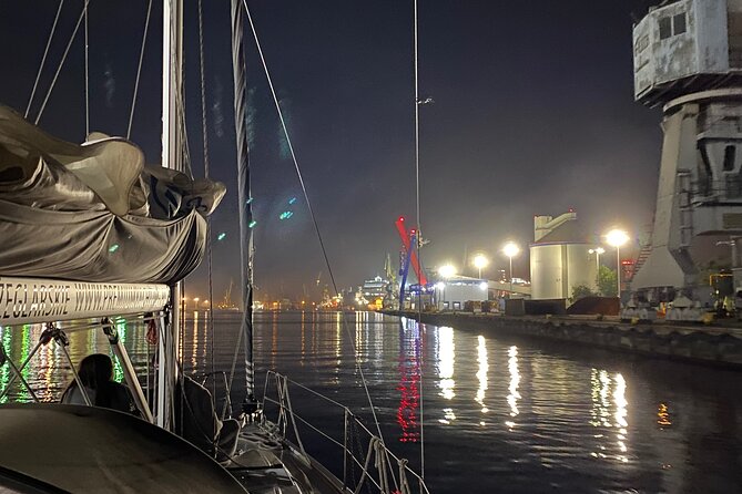 Gdansk Scenic Evening Yacht Cruise with Welcome Drink - The Experience of the Welcome Drink and Cozy Amenities