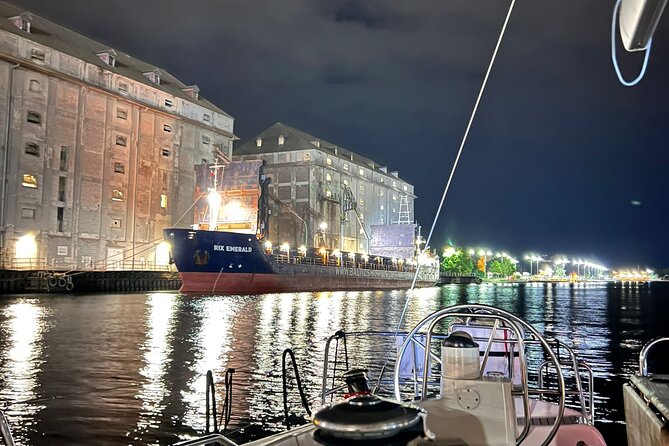 Gdansk Scenic Evening Yacht Cruise with Welcome Drink - Insights from Reviews: Mixed Expectations and Enjoyable Moments