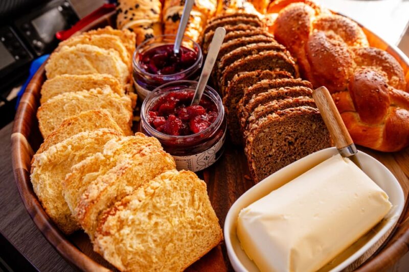 Gdansk/Sopot: Breakfast Cruise on a Catamaran - Practical Details: Meeting Points and Group Size