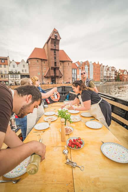 Gdask: Motawa River Cruise with Pierogi Tasting - The Experience of Tasting Poland’s Traditional Cuisine on the Water