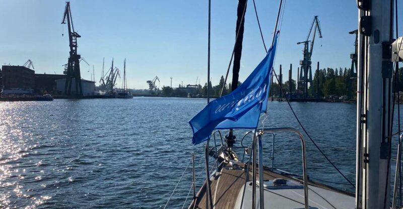 Gdask: Motlawa and Port yacht cruise with Welcome Drink - Iconic Landmarks and Historic Sites Seen from the Water