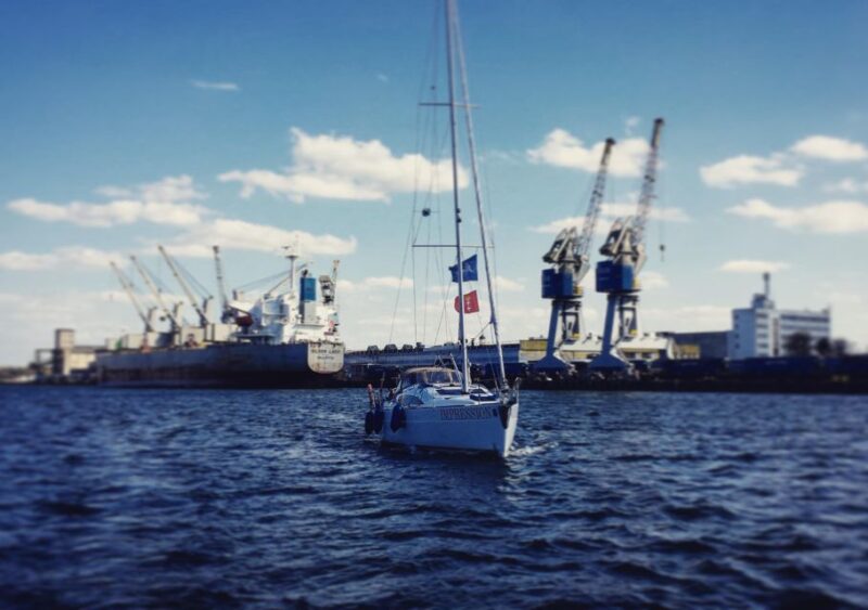 Gdask: Motlawa and Port yacht cruise with Welcome Drink - The Yacht: Comfort and Practical Amenities