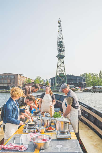 Gdask: Shipyard and Port Cruise with Pierogi Tasting - Exploring the Gdansk Shipyard from the Water