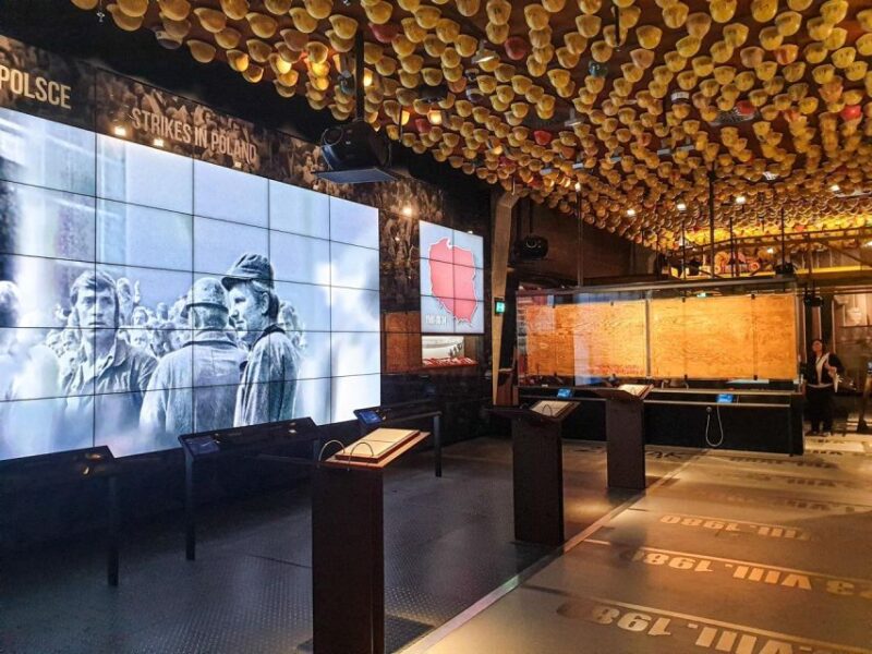 Gdask Solidarity Tour - Why the Guided Walk Complements the Museum Visit