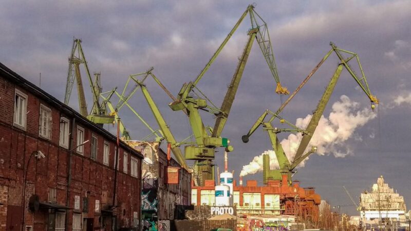 Gdask: World War II Tour - Guide Expertise and Interaction Style