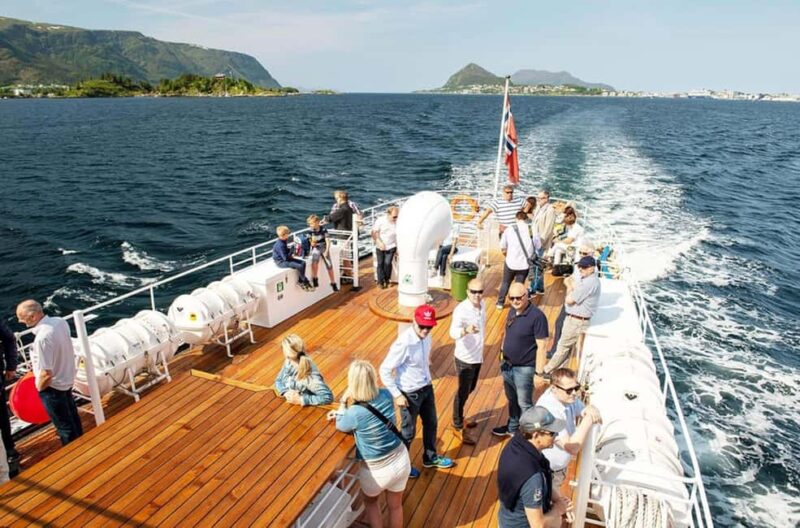 Geiranger-Ålesund Sightseeing Tour (one way) - The Ferry Crossing of Storfjord