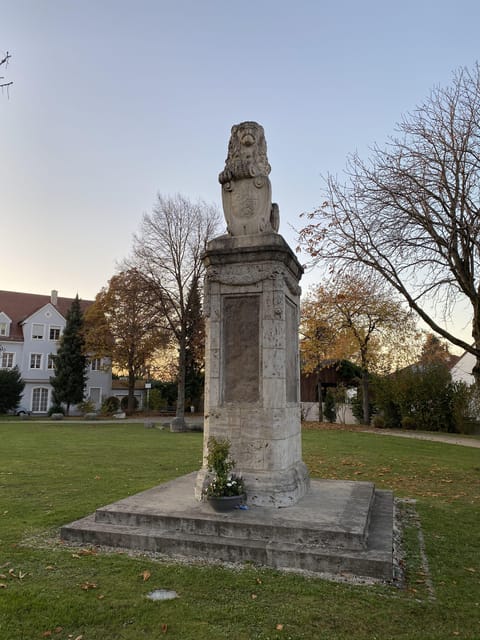 Geisenfeld Private Guided Walking Tour - Learning the Significance of the Lions Monument