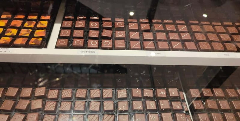 Geneva Chocolate & Patisserie Walking Tour - Tasting Iconic Geneva Chocolates and Pastries